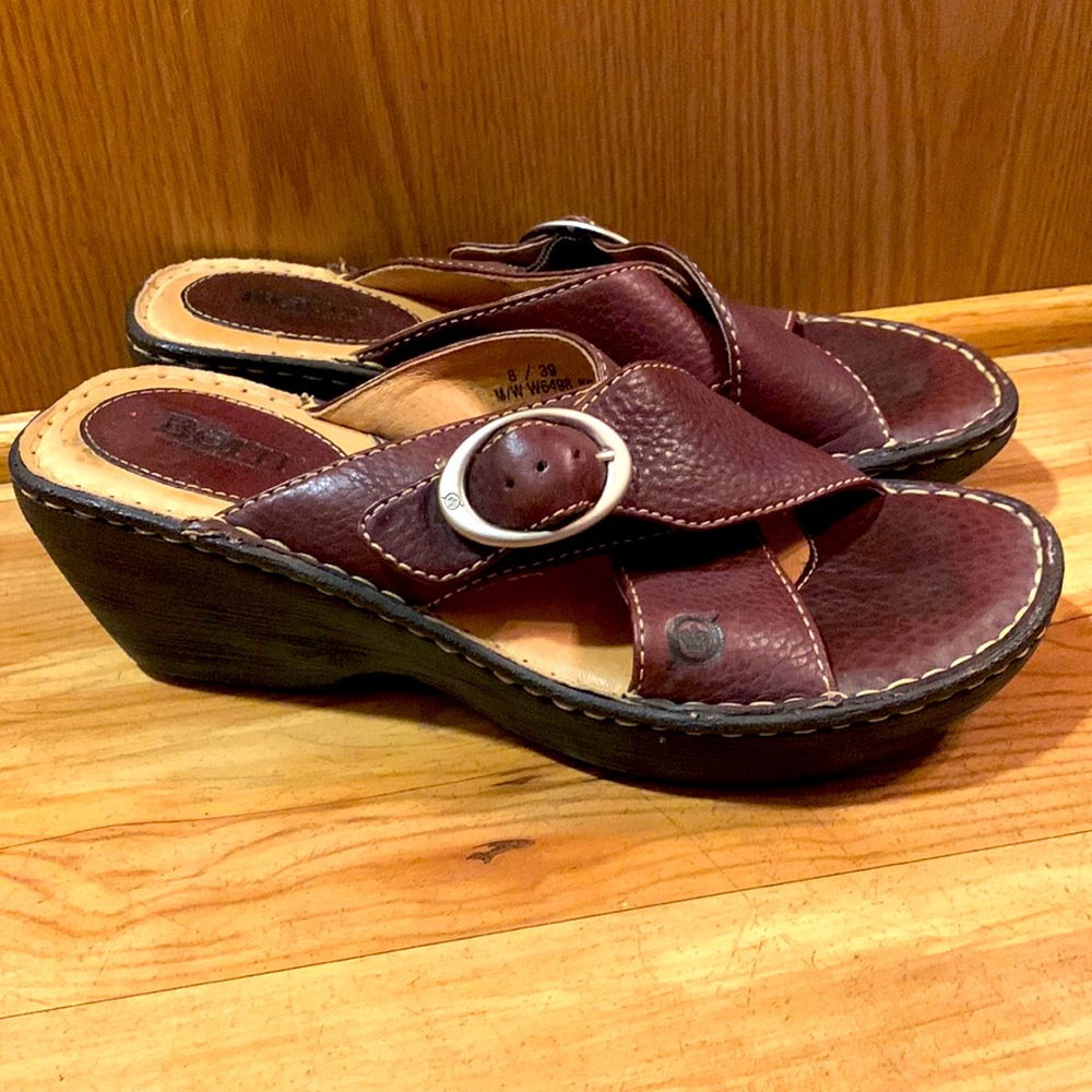 Born criss cross brown pebbled 2.5” leather wedge buckle platform sandals VGUC